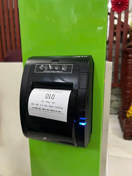 Queue Management Kiosk with Automatic Ticket Dispenser